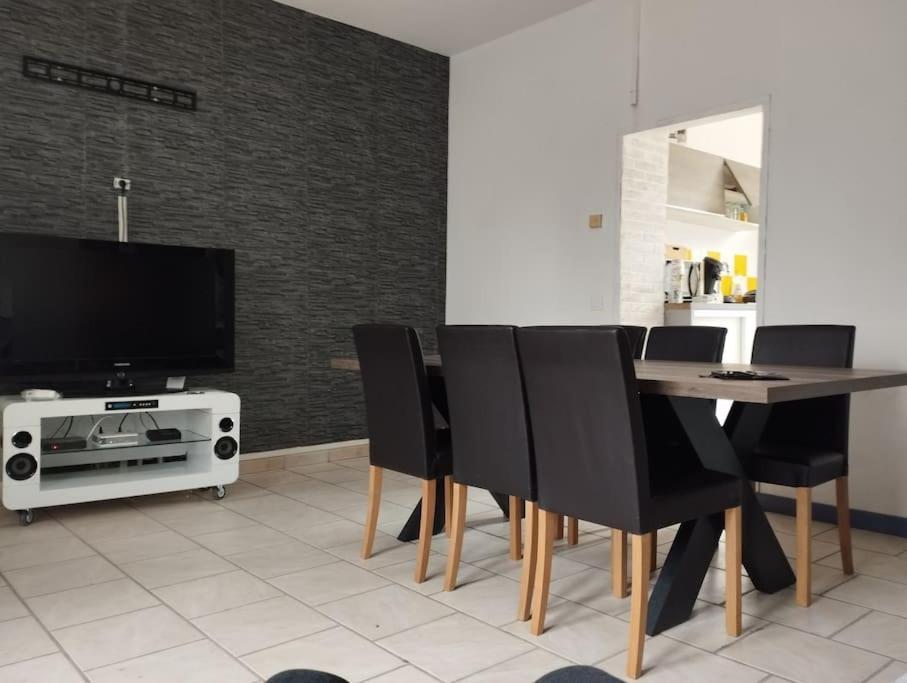 Agreable Maison Avec Parking Gratuit Apartment Amiens Bagian luar foto